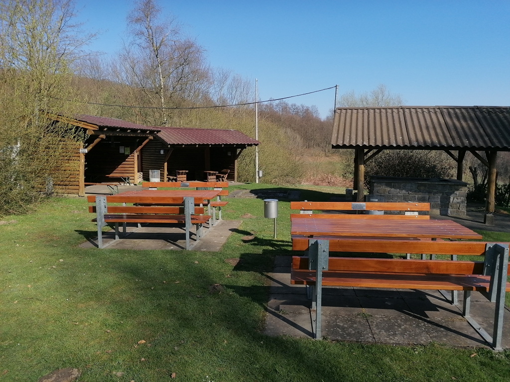 Neue Grillplatz-Bänke