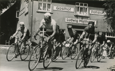 BA_AU-1-32_001 Radrennen in Augustdorf, 1960 (Lippische Landesbibliothek, BA AU-1-32