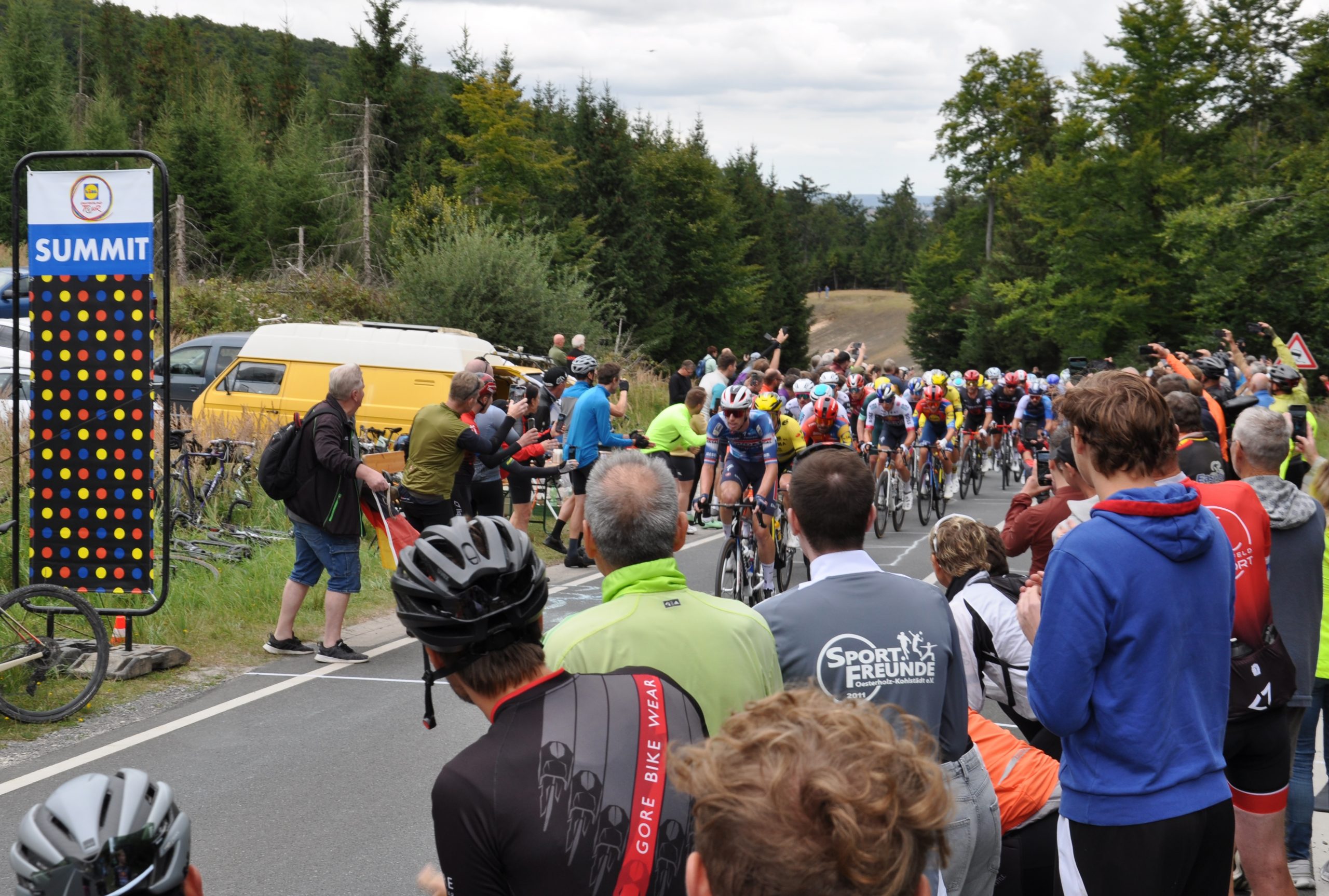 Das Peloton am Summit "Gauseköte", Foto: Joachim Kleinmanns